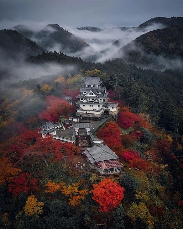 ″Гірський замок″ Gujo Hachiman Castle, Гудзе, Японія. - GEO HOME на we.ua
