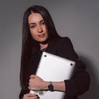 Карина Компанієць на we.ua