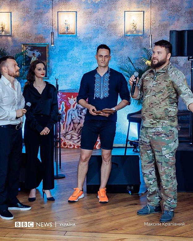 Паралімпієць продав медаль, щоб допомогти ЗСУ. Але новий власник повернув її спортсмену - BBC News Ukrainian - Українець на we.ua