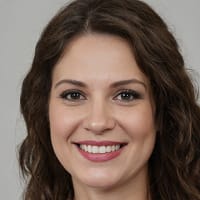 Sarah Hostetter на we.ua