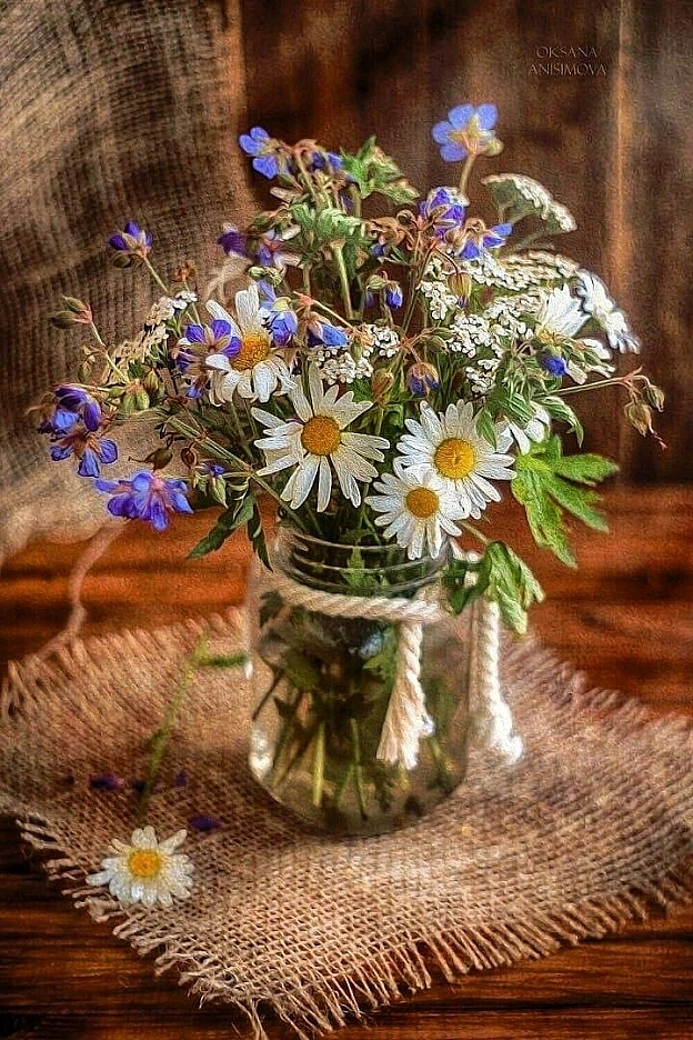 🌸 Одного разу просто дозволь собі бути тим, ким ти є, а не здаватися зручним для когось іншого. 🌸 Зрозумій, що свобода – не зз... - на we.ua